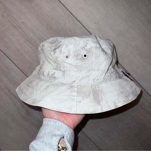 NWT Lululemon On My Level Bucket Hat AQOM S/M